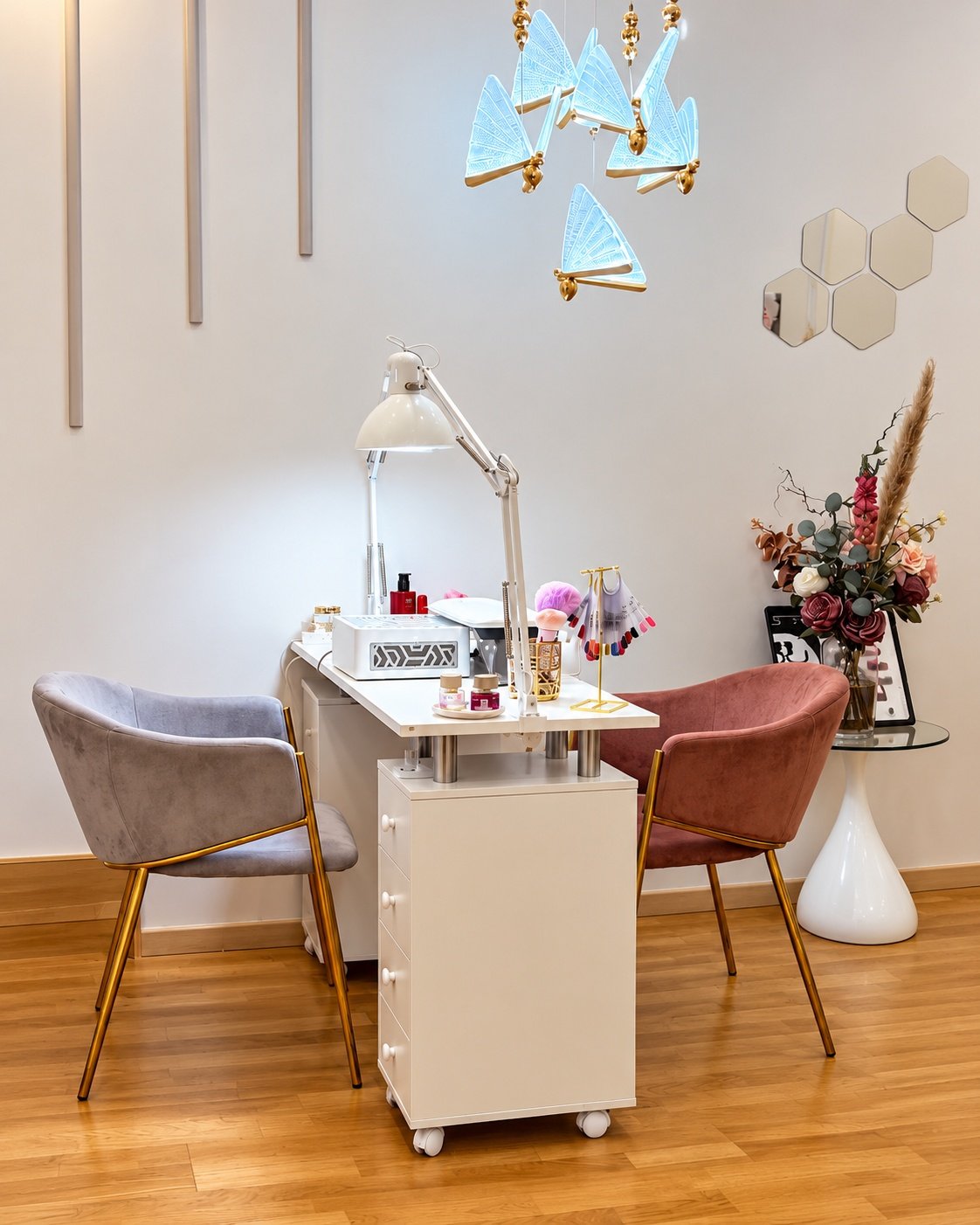 Der Maniküretisch im Studio MT Reina Nail Art in Wien